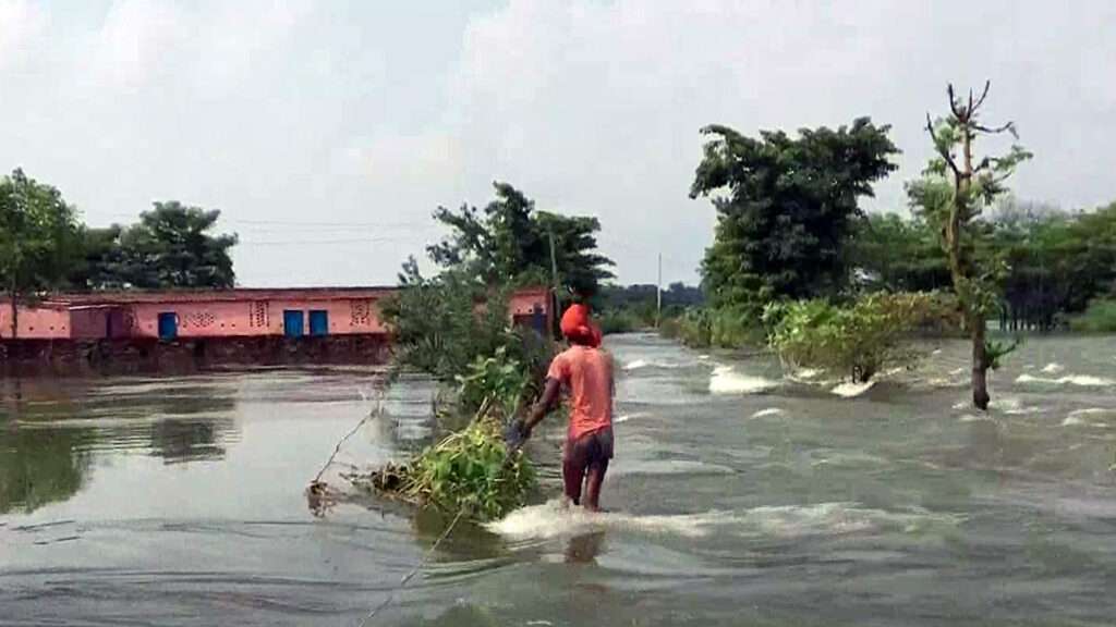 bihar flood anni e1688477754843