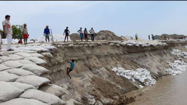 flood in bihar water level rising in ganga river in begusarai katav speed dozen of village in danger 1657276411