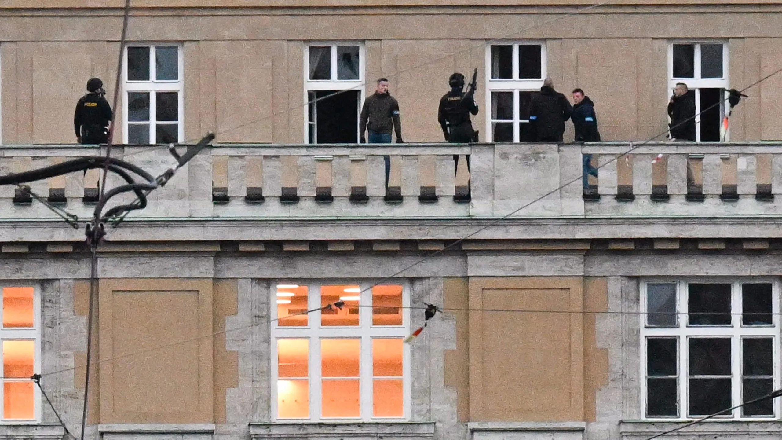 14211301 prague shooting police img scaled