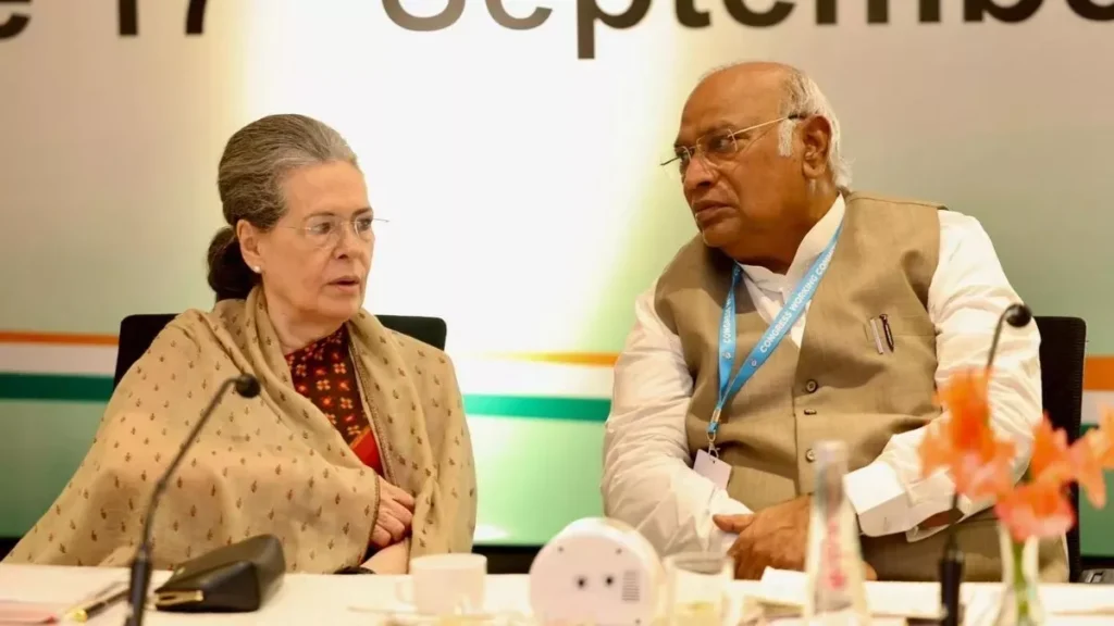 Sonia Gandhi Mallikarjun Kharge