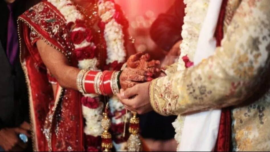 भागलपुर के नाथनगर गर्भवती शादी पर अड़ी, लड़का पक्ष थाने पहुंचा