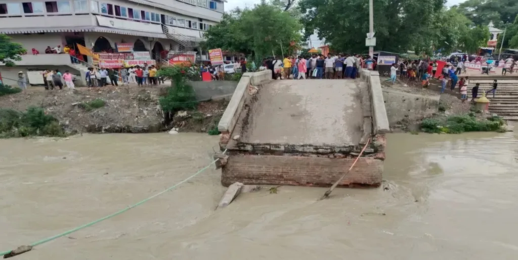 Saran bridge collapse