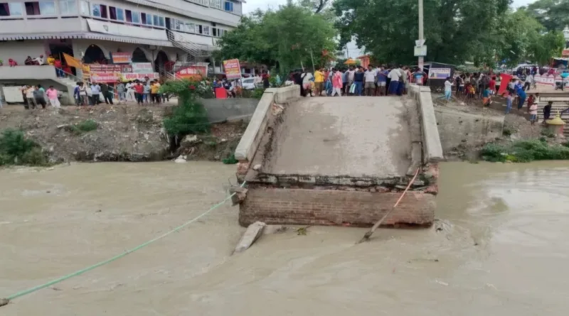 Saran bridge collapse