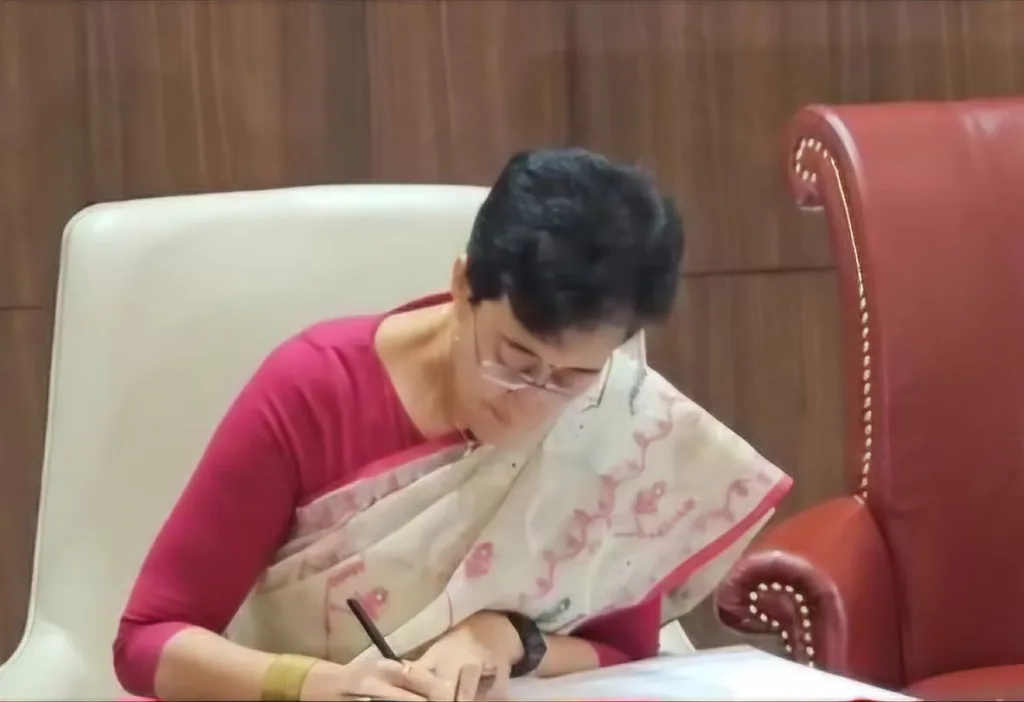 Aatishi cm