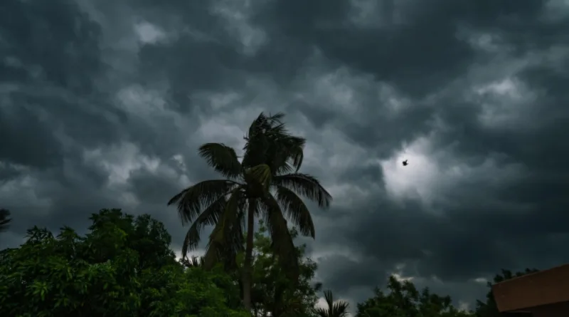 Cyclone weather rain cloud